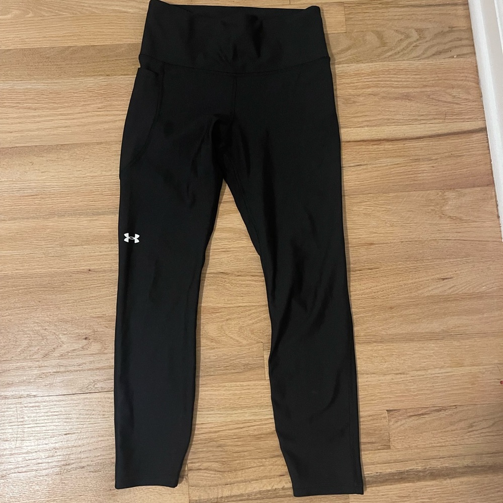 Under Armour women’s leggings with pockets in black; size small